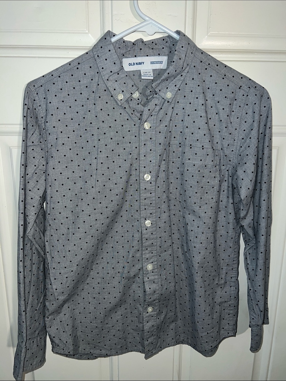 Old Navy Gray Button-Down Shirt with Black Polka Dots